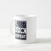Liefde eten slaap spelen basketbal herhalen koffiemok (Voorkant links)