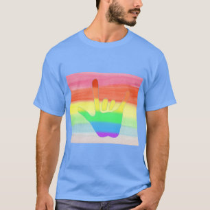 Liefde hand in regenboogkleuren op getande regenbo t-shirt