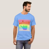 Liefde hand in regenboogkleuren op getande regenbo t-shirt (Voorkant volledig)