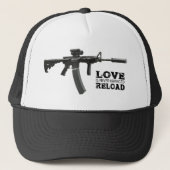 Liefde hoeft nooit AR-15 te herladen Trucker Pet (Voorkant)