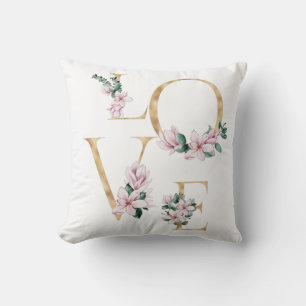 Liefde in gouden letters met magnoliumbloemen kussen