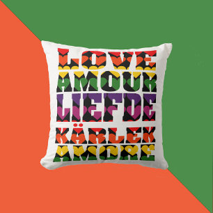 Liefde in verschillende talen Heart Dark Rainbow Kussen