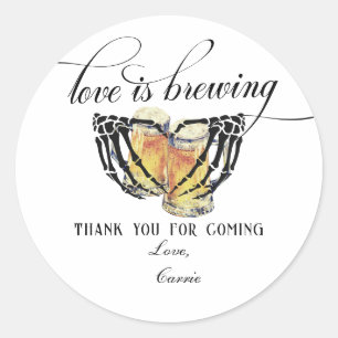 Liefde is aan het brouwen Skelet Handen Bier Koppe Ronde Sticker