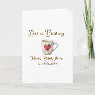 Liefde is brouwende witte koffiemok hart bruidsfee kaart
