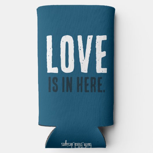 LIEFDE is hier. Grappig citaat. Blauw en wit. (Achterkant)