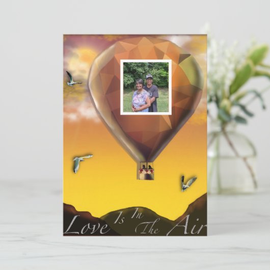 Liefde is in de lucht bruiloft uitnodiging (Staand voorkant)