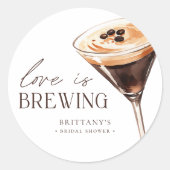 Liefde is in de lucht Espresso Martini Bruidsfeest Ronde Sticker (Voorkant)