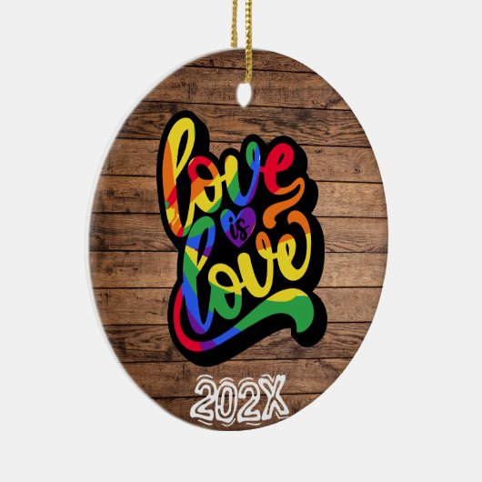 Liefde is Liefde LGBTQIA+ Aangepaste naam- Jaar Keramisch Ornament (Rechts)