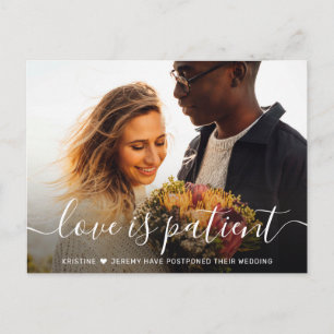 Liefde is patiëntenscript foto bruiloft uitgesteld aankondigingskaart