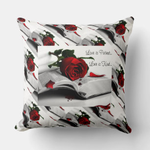 Liefde is Pillow Grade A Cotton Sierkussen/Rozen Kussen