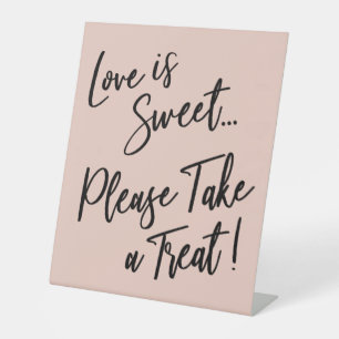 Liefde is zoet, neem een traktatie! Blush Roze Reclamebord Met Voetstuk