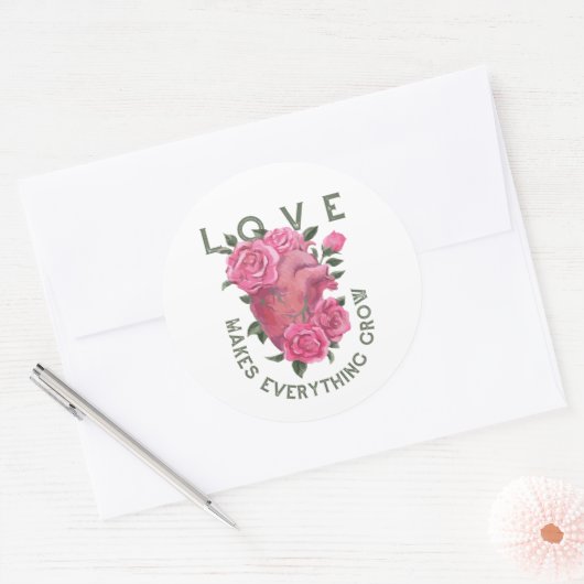 Liefde laat alles groeien – Romantische Bloemenkun Ronde Sticker (Envelop)
