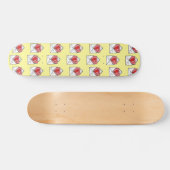 Liefde letters patroon op geel skateboard (Horizontaal)