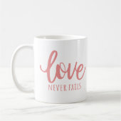 Liefde mislukt nooit - 1 Korintiërs 13:8 roze Koffiemok (Links)