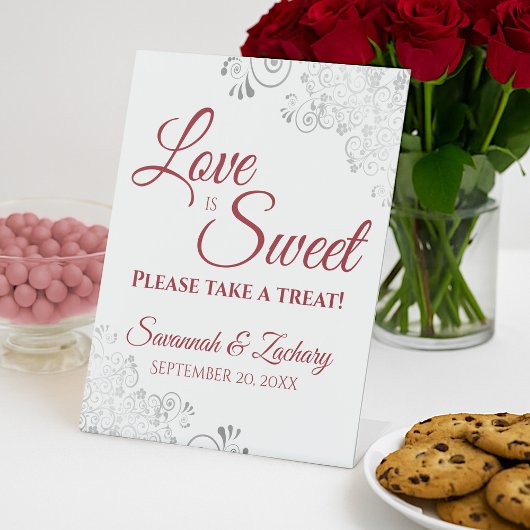 Liefde neemt een Treat Silver Lace Red Wedding Reclamebord Met Voetstuk