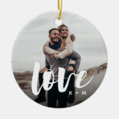 Liefde Script Overlay Persoonlijke paren Foto Keramisch Ornament (Voorkant)