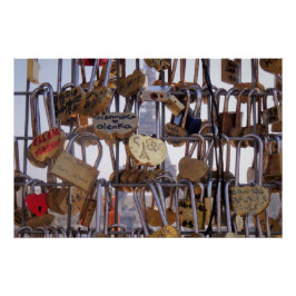 Liefde sloten en Eiffeltoren. Parijs. Frankrijk. P Perfect Poster