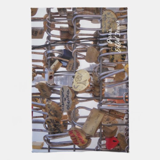 Liefde sloten en Eiffeltoren. Parijs. Frankrijk. Theedoek (Verticaal)