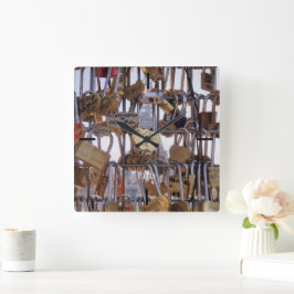 Liefde sloten en Eiffeltoren. Parijs. Frankrijk. Vierkante Klok