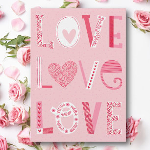 Liefde tekst in roze tinten met harten en bloemen feestdagenkaart