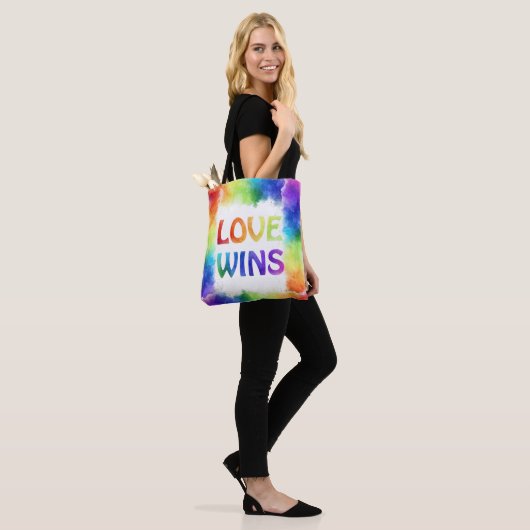 Liefde Wint Pride Regenboog Voor en Terug Versierd Draagtas (Op model)