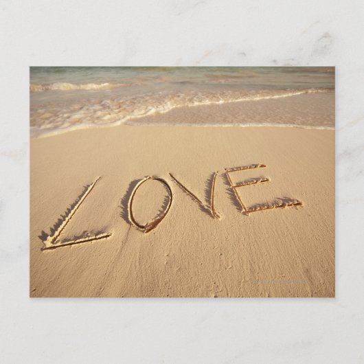 'Liefde' zand geschreven op het strand met binnenk Briefkaart (Voorkant)