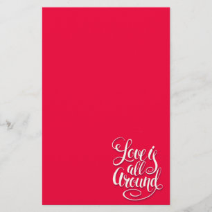 Liefde zit allemaal rond het script dat roze laat  briefpapier