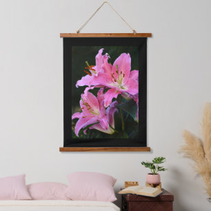Liefroze Lily Blooms met zwarte grens Hangend Wandkleed