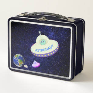 Lieve astronaut met een vliegende schotel in het s