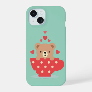 Lieve Beer in een Theekopje met Hartjes iPhone 15 Hoesje