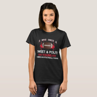 Lieve en beleefde jonge Football Mama T-shirt