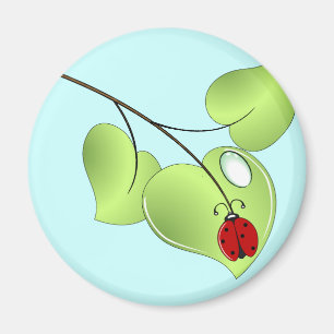 Lieveheersbeestje met drie bladeren en een druppel magneet