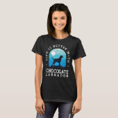 Life Better Chocolate Labrador  Blue Dog Mo T-shirt (Voorkant volledig)