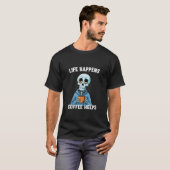 Life Happens Koffie helpt vermoeide skeletdrinker T-shirt (Voorkant volledig)
