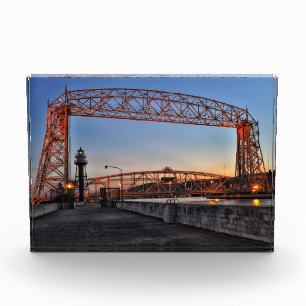 Liftbrug voor de lucht en vuurtoren Duluth Minneso Fotoblokken