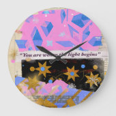 Light Begins Gem Clock – Pink & Gold Glow Grote Klok (Voorkant)