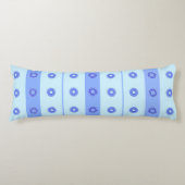 Light Blue Dark Blue Flowers Patroon Lichaamskussen (Voorkant)