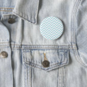 Light Blue en White Chevron Stripe Pattern Ronde Button 5,7 Cm (In situ)