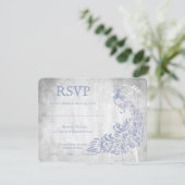 Light Blue Peacock Leaf Vine Wedding RSVP Kaart (Staand voorkant)