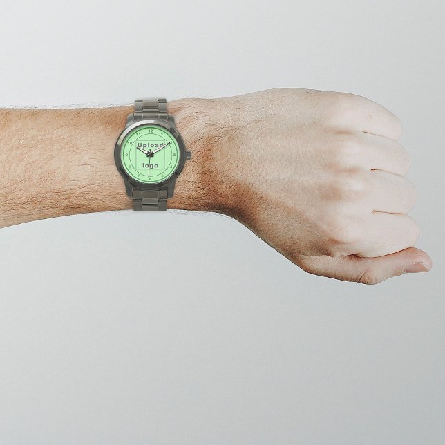 Light Green Business Brand sur la montre pour homm (Your business logo with light green background on men's watch.)