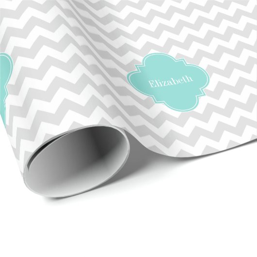 Light Grey White Chevron Aqua Quatrefoil Monogram Cadeaupapier (Rol Hoek)