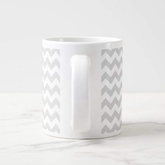 Light Grey White Chevron Black Quatrefoil Monogram Extra Grote Mok (Achterkant)
