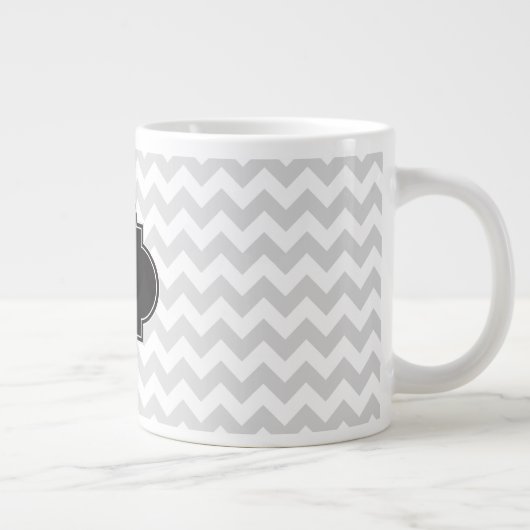 Light Grey White Chevron Black Quatrefoil Monogram Extra Grote Mok (Rechts)