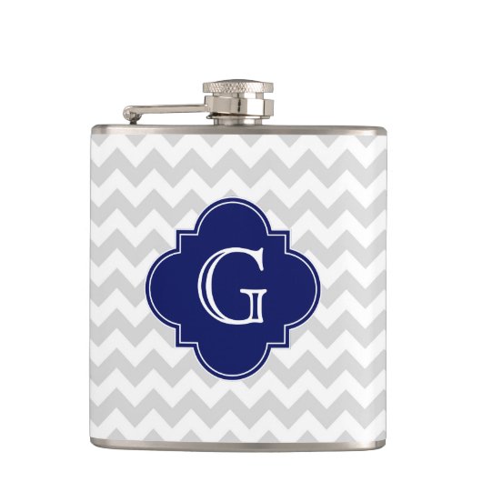 Light Grey White Chevron Navy Quatrefoil Monogram Heupfles (Voorkant)