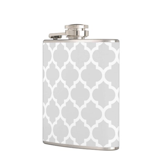Light Grey White Moroccan Quatrefoil Pattern #5 Heupfles (Links)