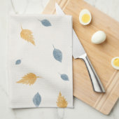 Light Pastel Blue en Brown Autumn Leaves Pattern Theedoek (Quarter Fold)