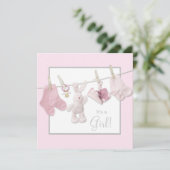 Ligne de linge rose bébé fille douche Invitations (Debout devant)