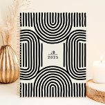 Lignes d'arc géométrique moderne 2025 Monogramme<br><div class="desc">Agrémentez l'organisation avec ce planificateur moderne et artistique qui présente un design géométrique unique avec des arches et des lignes dans des tons noir et crème contrastés. Personnalisez-le avec votre monogramme pour une touche sophistiquée. Ce planificateur est parfait pour suivre les rendez-vous, les rendez-vous et toutes vos dates importantes tout...</div>