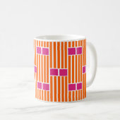 Lignes orange et boîtes roses Café Mug (Devant droit)