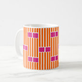 Lignes orange et boîtes roses Café Mug (Devant gauche)